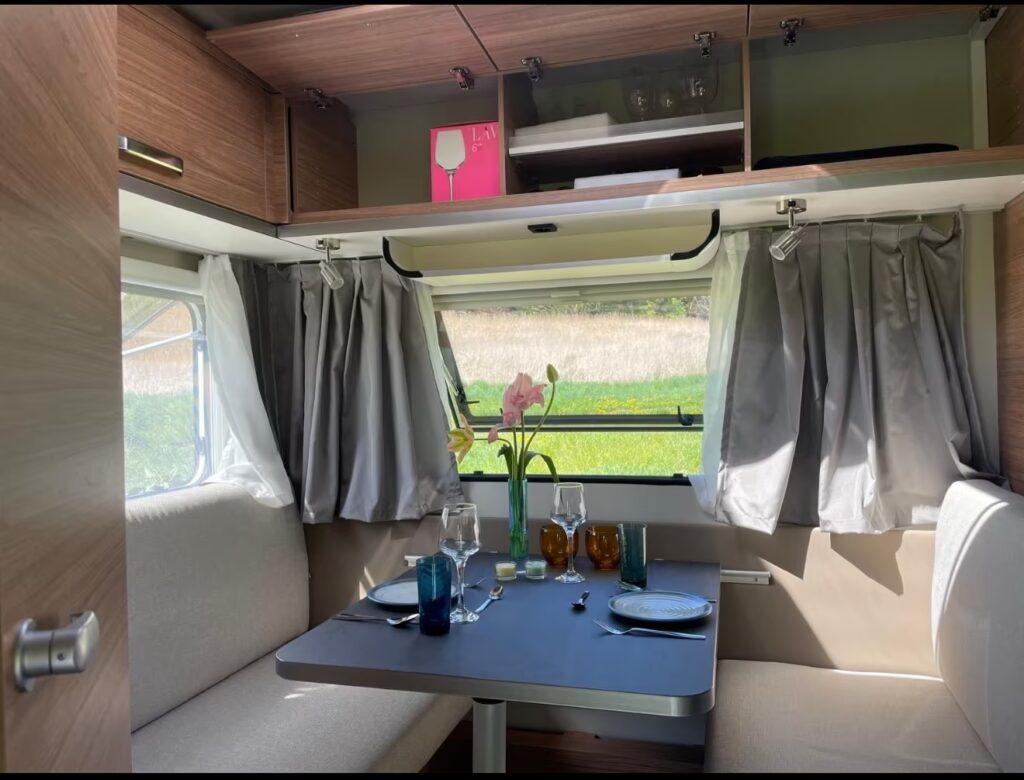 Wohnwagen Weinsberg KWE/4 Foto 4
