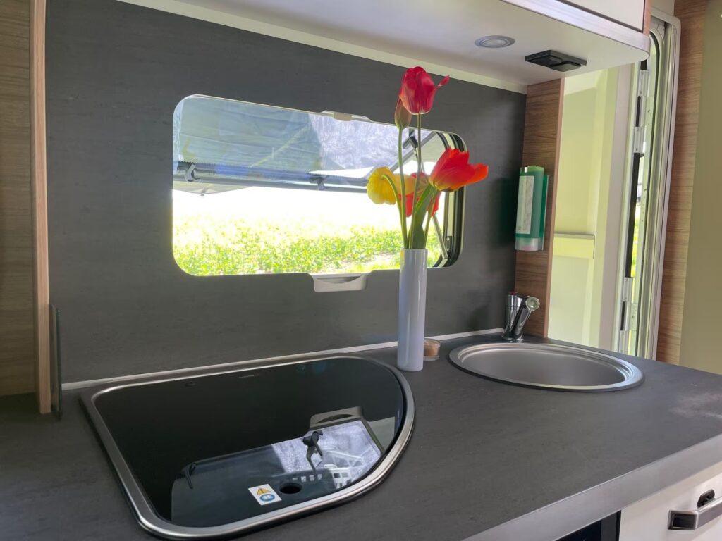 Wohnwagen Weinsberg KWE/4 Foto 9